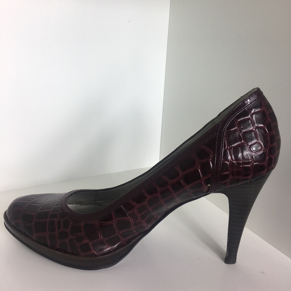 Heels - Picture 2 of 2